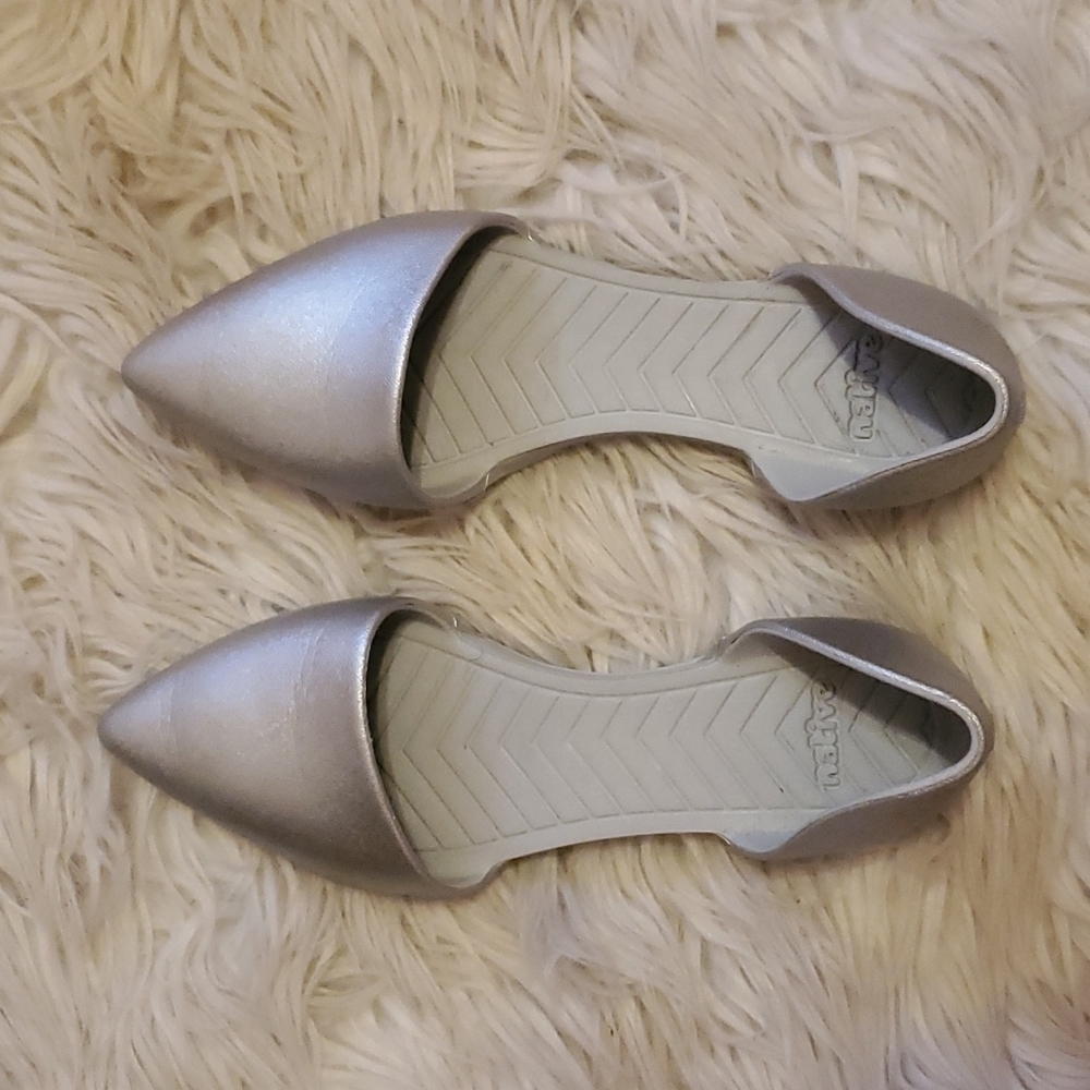 Closed toe silver flats